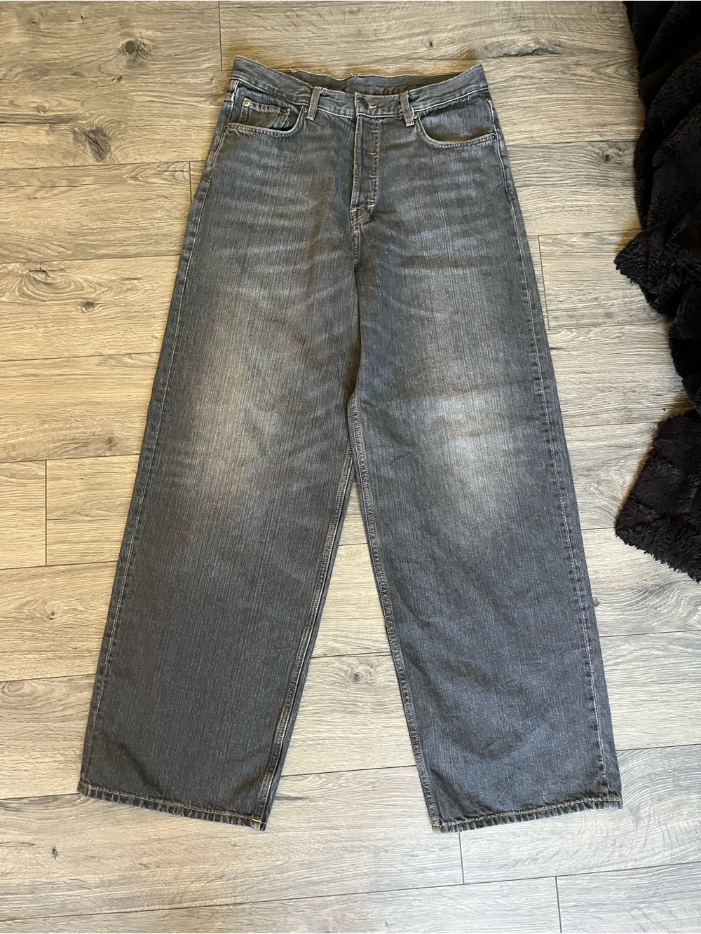 Weekday Men’s Relaxed Wide-Leg Jeans in Washed Grey 30x34